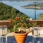 Pensionat Χρυσοπελεια - Chrisopeleia Lake View